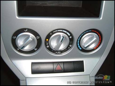 2006 Dodge Caliber SXT (Photo: Rob Rothwell, Auto123.com)