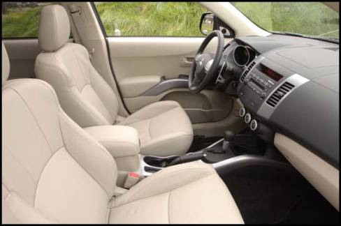 2007 Mitsubishi Outlander (Photo: Mitsubishi)