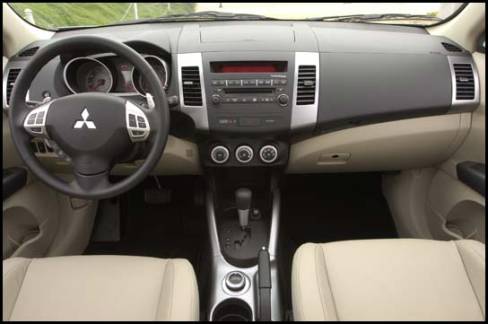 2007 Mitsubishi Outlander (Photo: Mitsubishi)