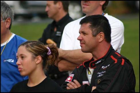 Parmi les favoris pour remporter la victoire, Sylvain Erickson et sa fille Chloé, lors de la réunion des équipes avant le départ.