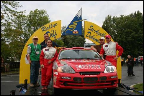 Opportunité photo du départ protocolaire de la voiture numéro UN d'Antoine l'Estage et Nathalie Richard en présence des officiels Norm Leblanc et B.Gilles Lacroix.