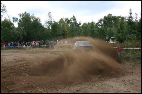 Il fallait se placer stratégiquement dans l'épingle de la spéciale Duhamel pour ne pas être aspergé de cailloux et poussière de piste.