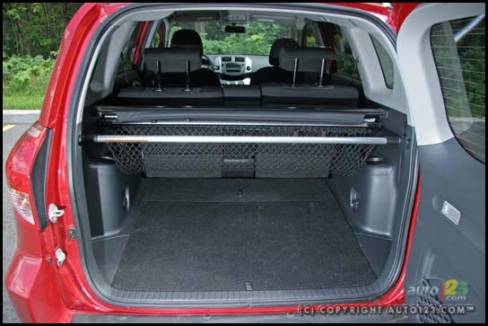 Toyota RAV4 Sport V6 2006 (Photo: Philippe Champoux, Auto123.com)