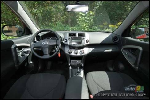 Toyota RAV4 Sport V6 2006 (Photo: Philippe Champoux, Auto123.com)
