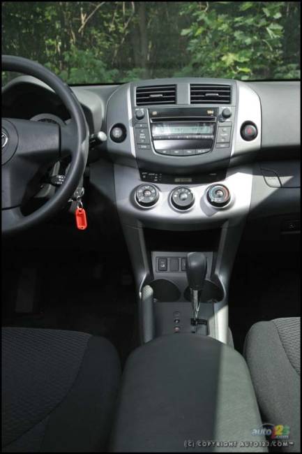 Toyota RAV4 Sport V6 2006 (Photo: Philippe Champoux, Auto123.com)