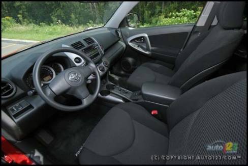 Toyota RAV4 Sport V6 2006 (Photo: Philippe Champoux, Auto123.com)