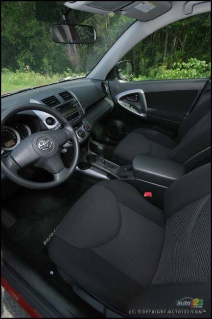 Toyota RAV4 Sport V6 2006 (Photo: Philippe Champoux, Auto123.com)