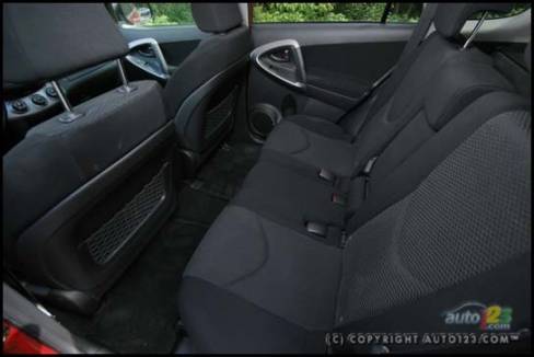 Toyota RAV4 Sport V6 2006 (Photo: Philippe Champoux, Auto123.com)