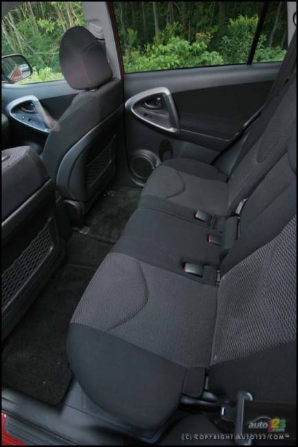 Toyota RAV4 Sport V6 2006 (Photo: Philippe Champoux, Auto123.com)