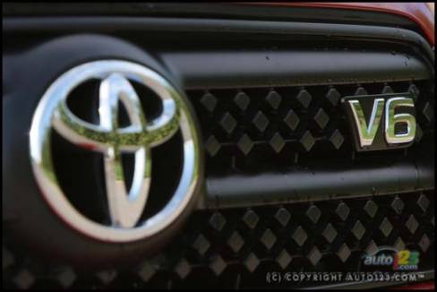 Toyota RAV4 Sport V6 2006 (Photo: Philippe Champoux, Auto123.com)