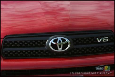 Toyota RAV4 Sport V6 2006 (Photo: Philippe Champoux, Auto123.com)