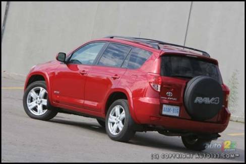 Toyota RAV4 Sport V6 2006 (Photo: Philippe Champoux, Auto123.com)