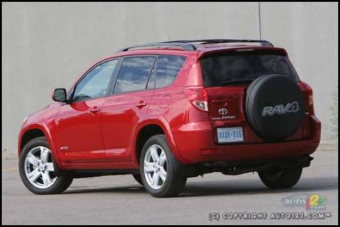 Toyota RAV4 Sport V6 2006 (Photo: Philippe Champoux, Auto123.com)