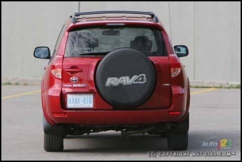 Toyota RAV4 Sport V6 2006 (Photo: Philippe Champoux, Auto123.com)