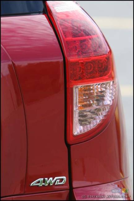 Toyota RAV4 Sport V6 2006 (Photo: Philippe Champoux, Auto123.com)