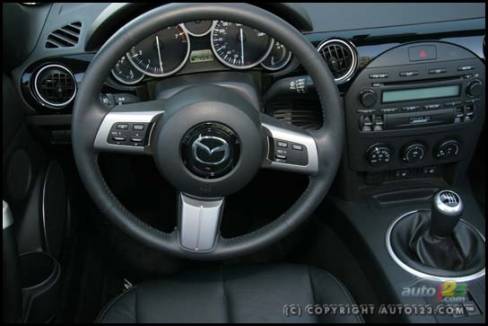 2006 Mazda MX-5 GT (Photo: Philippe Champoux, Auto123.com)