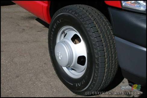 2007 Dodge Ram 3500 (Photo: Amyot Bachand, Auto123.com)