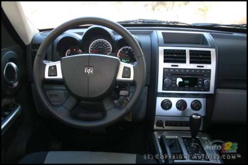 Dodge Nitro 2007 (Photo: Amyot Bachand, Auto123.com)
