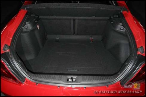 2006 Hyundai Tiburon Tuscani (Photo: Philippe Champoux, Auto123.com)