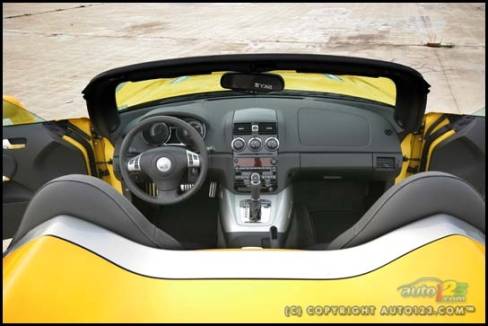 2007 Saturn SKY Red Line (Photo: Philippe Champoux, Auto123.com)
