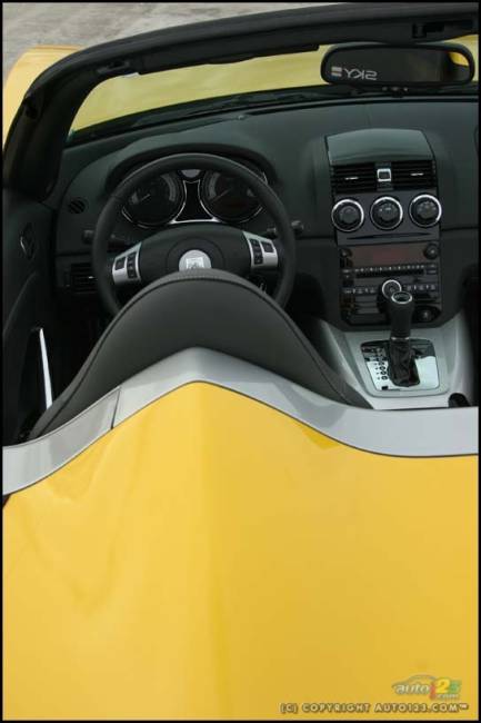 2007 Saturn SKY Red Line (Photo: Philippe Champoux, Auto123.com)