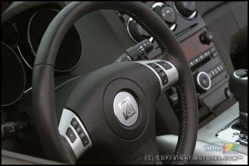 2007 Saturn SKY Red Line (Photo: Philippe Champoux, Auto123.com)