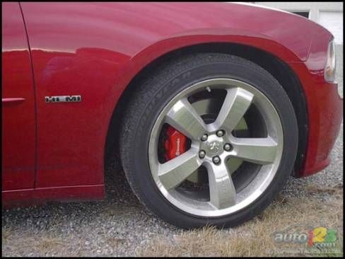 2006 Dodge Charger SRT8 (Photo: Kevin Corrigan, Auto123.com)