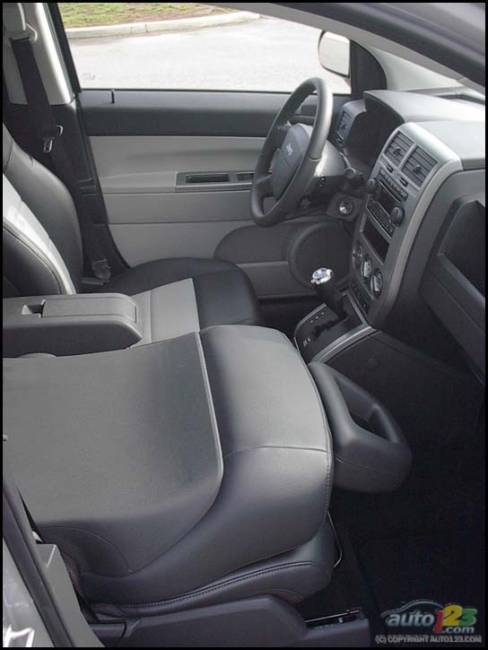 2007 Jeep Compass Limited (Photo: Kevin Corrigan, Auto123.com)