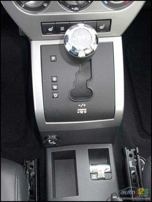 2007 Jeep Compass Limited (Photo: Kevin Corrigan, Auto123.com)