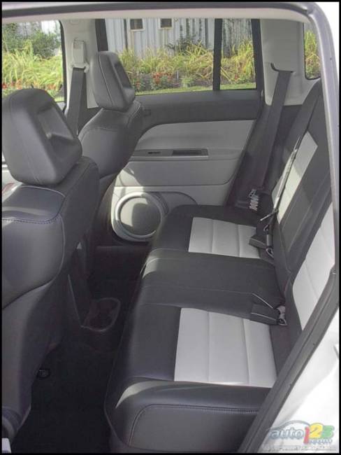 2007 Jeep Compass Limited (Photo: Kevin Corrigan, Auto123.com)