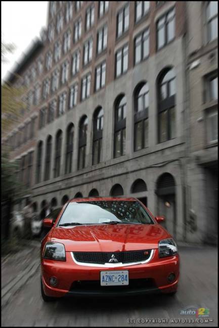 2007 Mitsubishi Galant Ralliart (Photo: Philippe Champoux, Auto123.com)