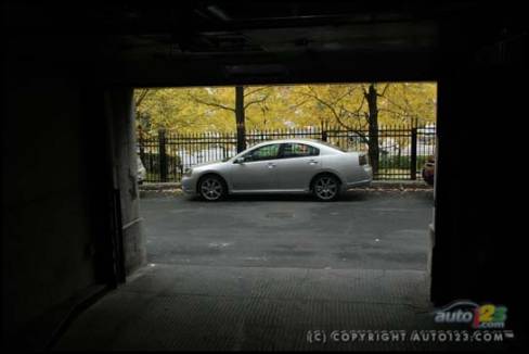 2007 Mitsubishi Galant Ralliart (Photo: Philippe Champoux, Auto123.com)