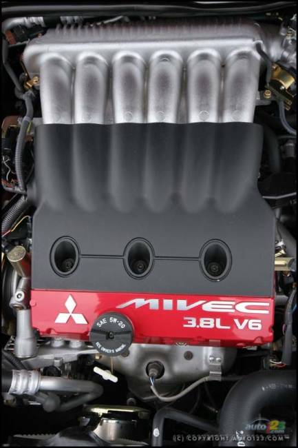 2007 Mitsubishi Galant Ralliart (Photo: Philippe Champoux, Auto123.com)