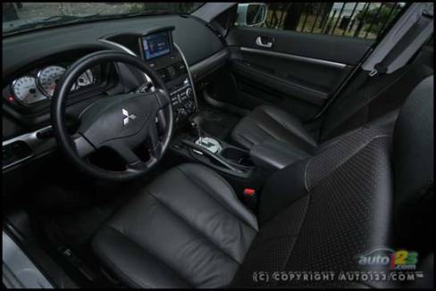 2007 Mitsubishi Galant Ralliart (Photo: Philippe Champoux, Auto123.com)