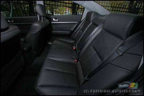 2007 Mitsubishi Galant Ralliart (Photo: Philippe Champoux, Auto123.com)
