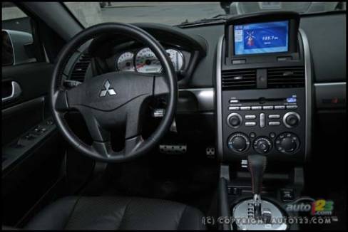 2007 Mitsubishi Galant Ralliart (Photo: Philippe Champoux, Auto123.com)