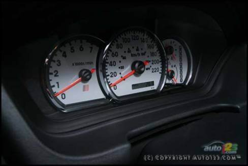 2007 Mitsubishi Galant Ralliart (Photo: Philippe Champoux, Auto123.com)