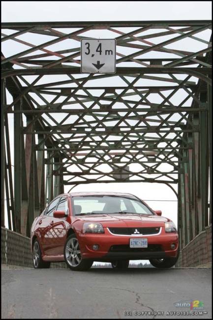 2007 Mitsubishi Galant Ralliart (Photo: Philippe Champoux, Auto123.com)