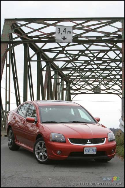 2007 Mitsubishi Galant Ralliart (Photo: Philippe Champoux, Auto123.com)