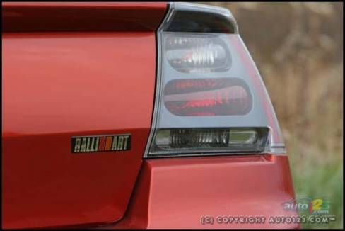 2007 Mitsubishi Galant Ralliart (Photo: Philippe Champoux, Auto123.com)
