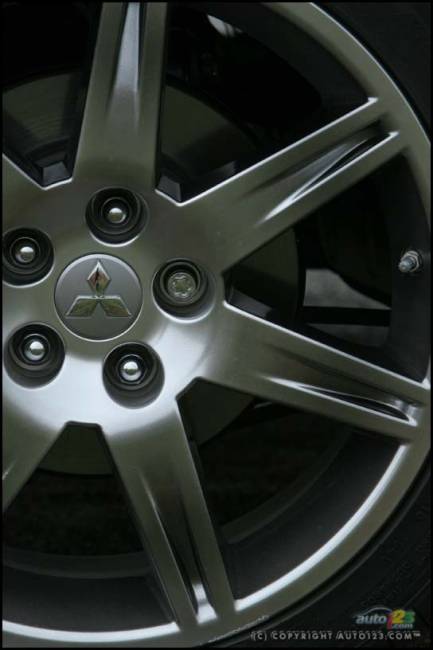 2007 Mitsubishi Galant Ralliart (Photo: Philippe Champoux, Auto123.com)