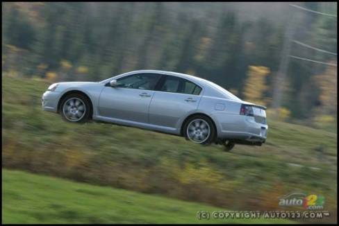 2007 Mitsubishi Galant Ralliart (Photo: Philippe Champoux, Auto123.com)