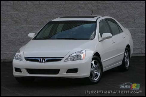 2006 Honda Accord Hybrid (Photo: Philippe Champoux, Auto123.com)