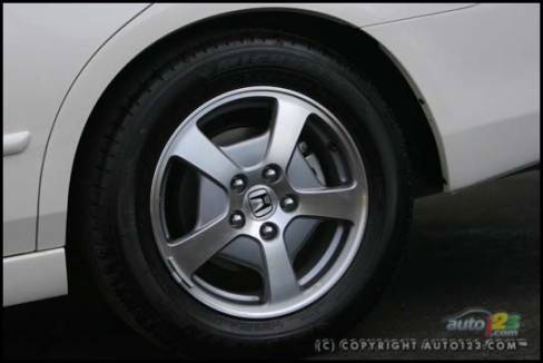 2006 Honda Accord Hybrid (Photo: Philippe Champoux, Auto123.com)