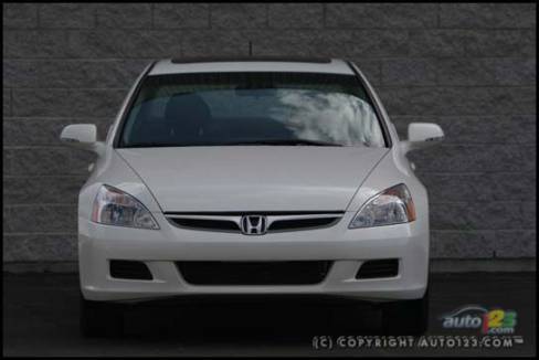 2006 Honda Accord Hybrid (Photo: Philippe Champoux, Auto123.com)