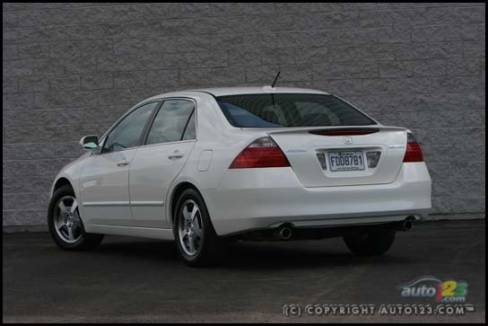 2006 Honda Accord Hybrid (Photo: Philippe Champoux, Auto123.com)
