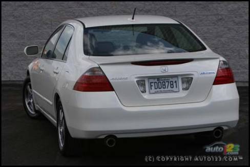 2006 Honda Accord Hybrid (Photo: Philippe Champoux, Auto123.com)