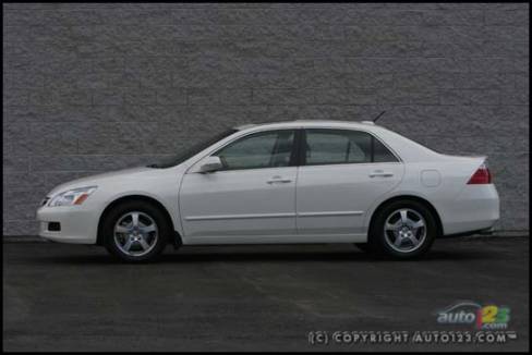 2006 Honda Accord Hybrid (Photo: Philippe Champoux, Auto123.com)