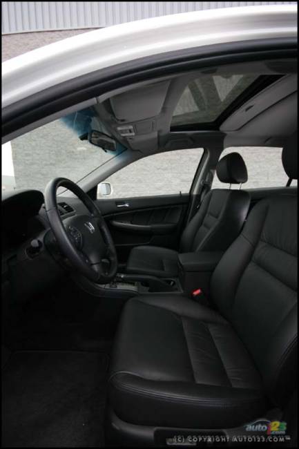 2006 Honda Accord Hybrid (Photo: Philippe Champoux, Auto123.com)