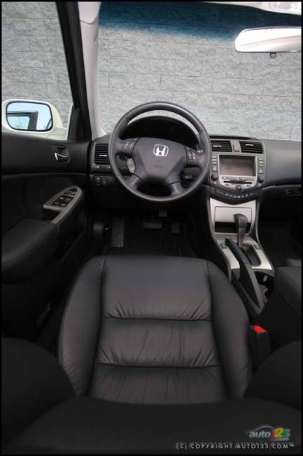 2006 Honda Accord Hybrid (Photo: Philippe Champoux, Auto123.com)